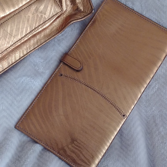 Due Fratelli gold leather 3 pc purse set - Picture 10 of 10